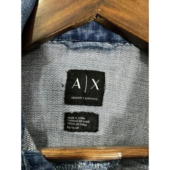 A/X Armani Exchange cropped denim jean jacket Womens XS blue Metal Buttons - Picture 2 of 7